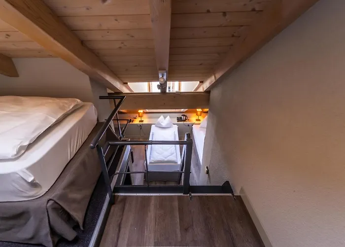 The Guesthouse By The Hey Hotel